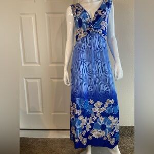 FC~Soft Flowing~Tropical/Floral Print~Twist Front V-Neckline~Sleeveless~Size M-L